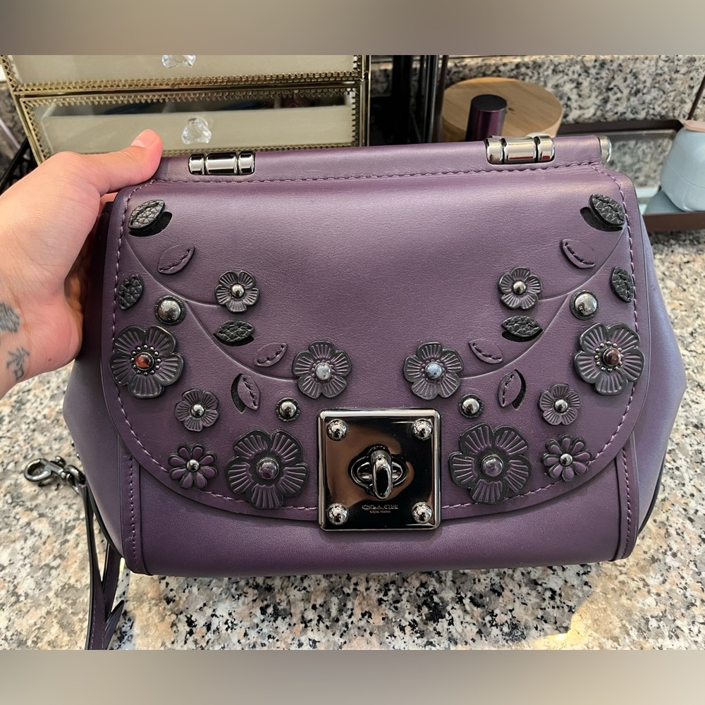 Coach tea roses